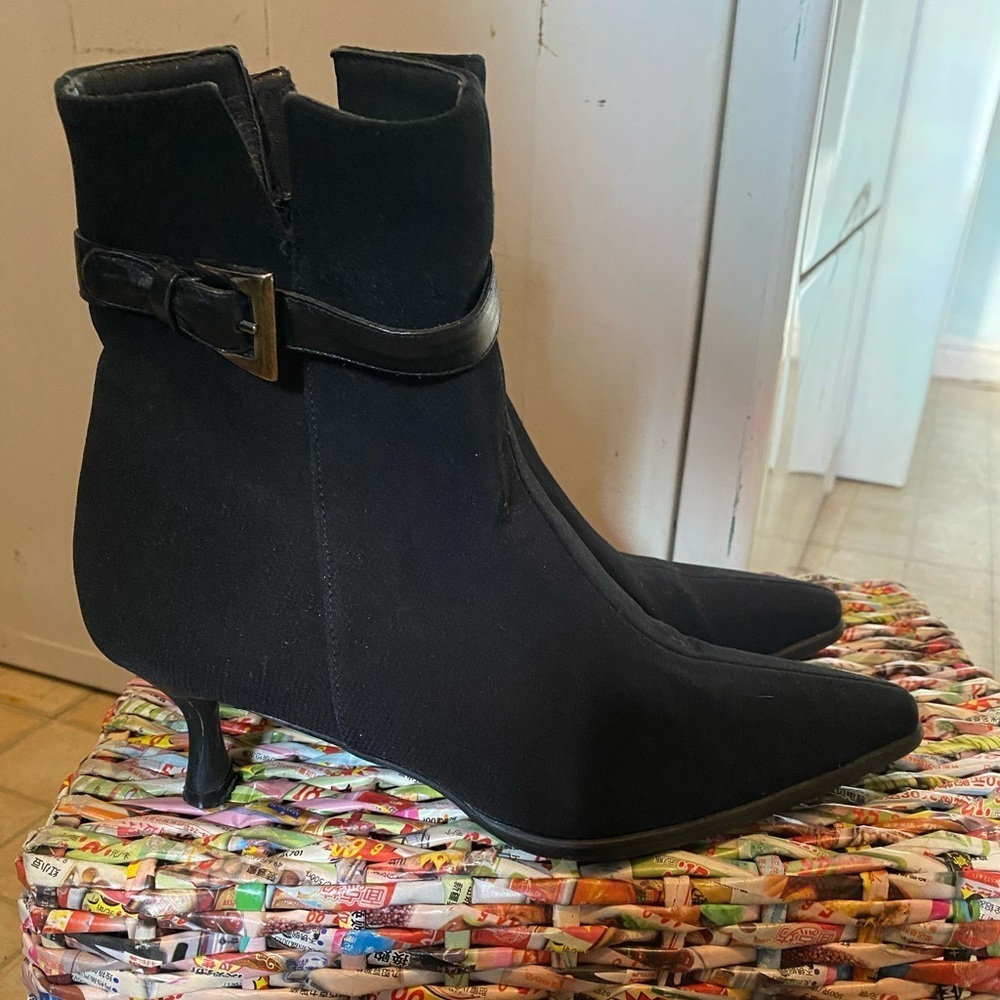Steward Weitzman Women’s Black Gore-Tex Ankle boots